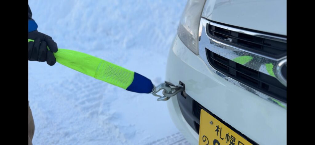 【写真解説②】けん引ロープをフックに掛ける方法（OK例）