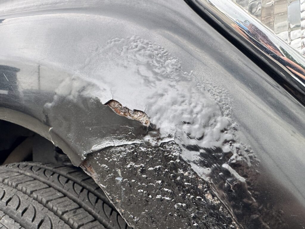 車の錆修理は、表面ではなく鉄板の状態で決まる