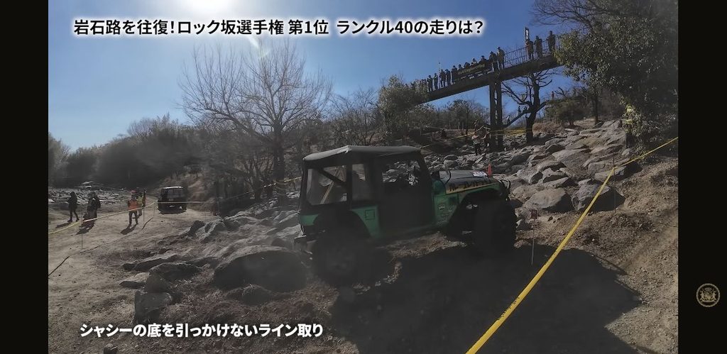 シャシーの底を岩へ引っかけないラインを選ぶ